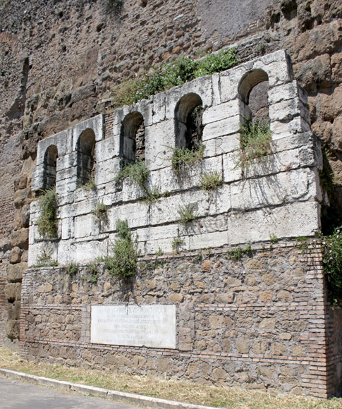 resti della porta onoriana del v secolo