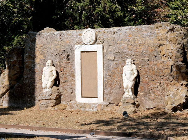 porta magica a piazza vittorio emanuele II