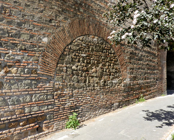 fornice di porta metronia