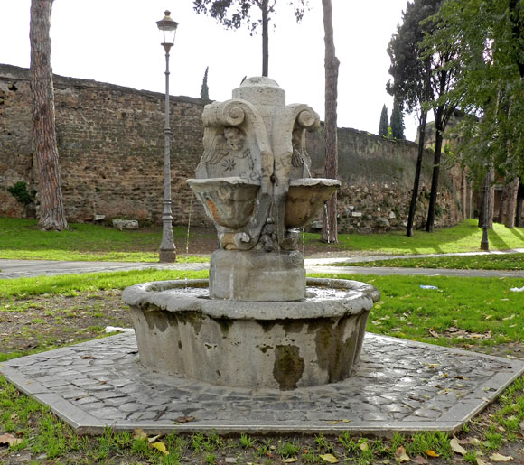 fontana presso s.croce in gerusalemme