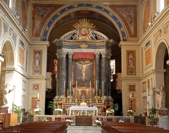 interno di s.lorenzo in lucina