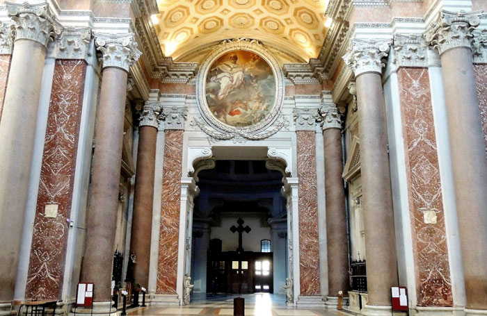 colonne di granito rosa