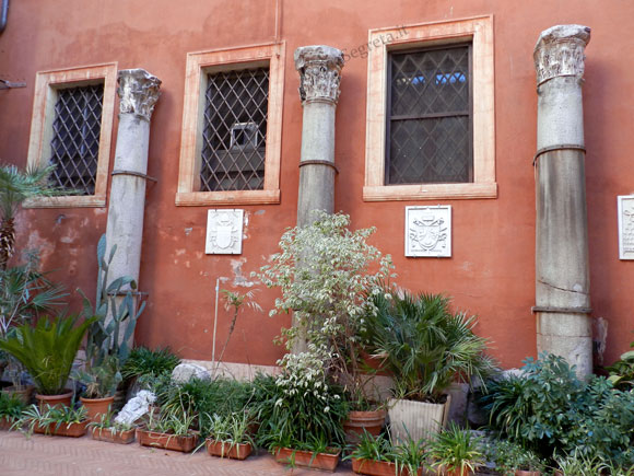 colonne del tempio del sole