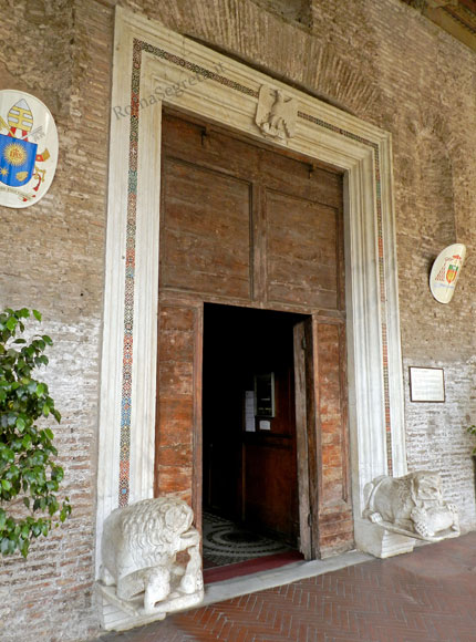 portale della basilica dei santi giovanni e paolo