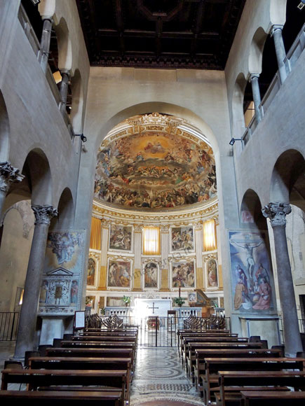interno della basilica dei santi quattro coronati