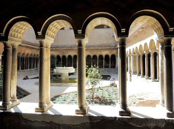 chiostro della basilica dei santi quattro coronati