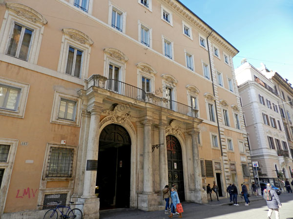 palazzo rondanini su via del corso