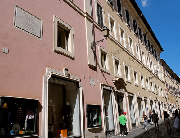 casa al civico 2 su via di campo marzio