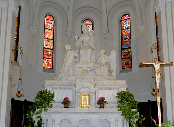 interno di santa maria regina di cuori