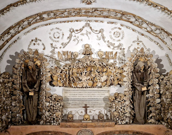 cripta dei tre scheletri