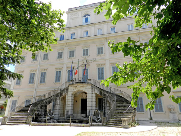 Vedi su Google Maps villa altieri