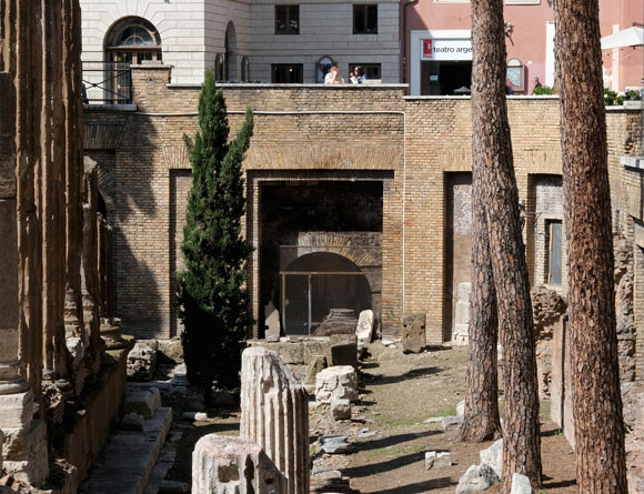 latrina all'area sacra di largo di torre argentina