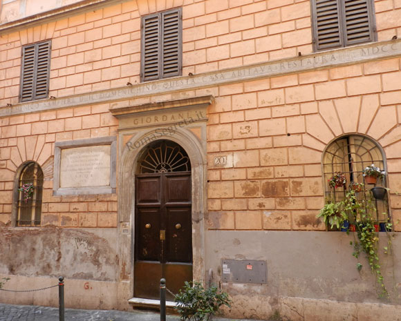 casa del domenichino su via di s.martino ai monti