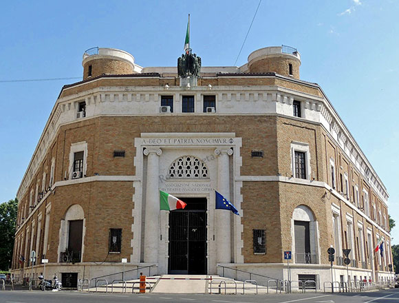 facciata della casa madre dei mutilati ed invalidi di guerra su piazza adriana