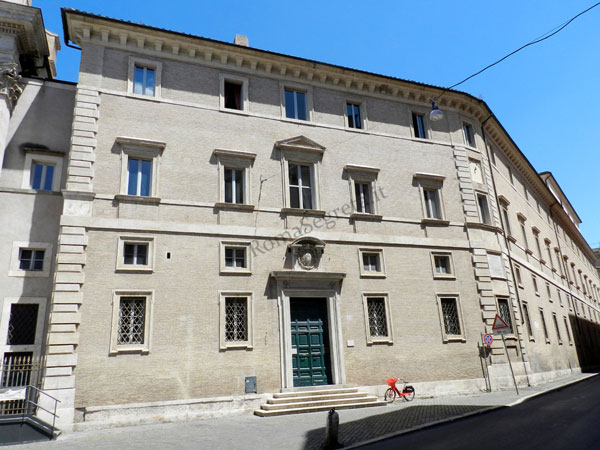 Vedi su Google Maps casa professa dei gesuiti