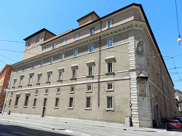 facciata della casa professa dei gesuiti su via di s.marco