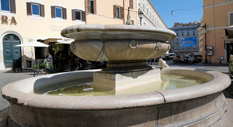 fontana della terrina a campo de fiori