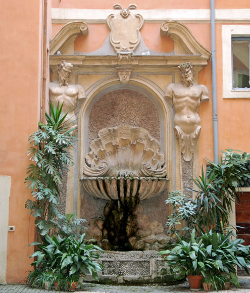 fontana di palazzo falletti