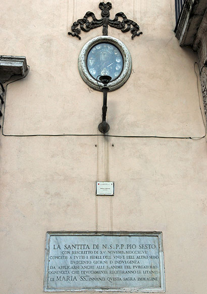 madonna addolorata a piazza del gesù