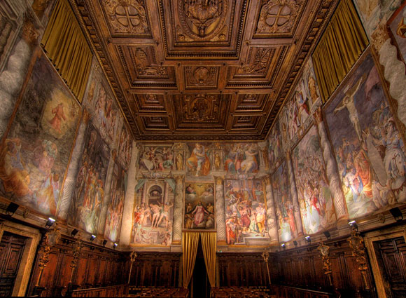 interno dell'oratorio del gonfalone