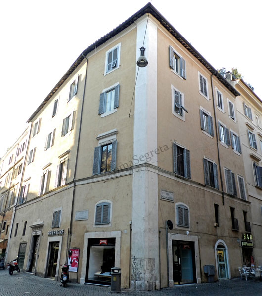 piazza del teatro di pompeo
