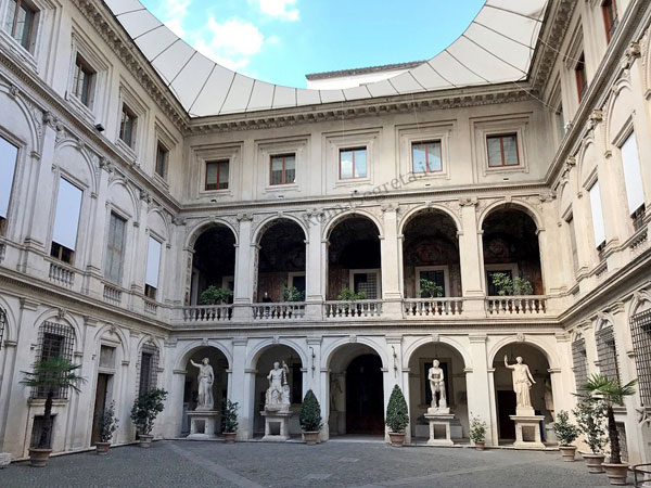 portico di palazzo altemps