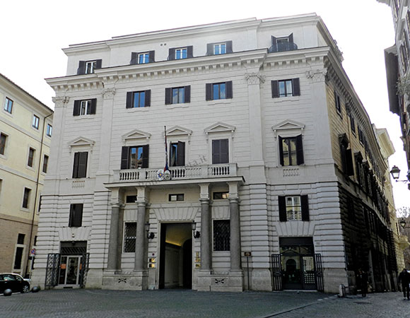 palazzo bennicelli a piazza dell'orologio