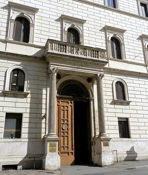 portale di palazzo blumenstihl a via vittoria colonna