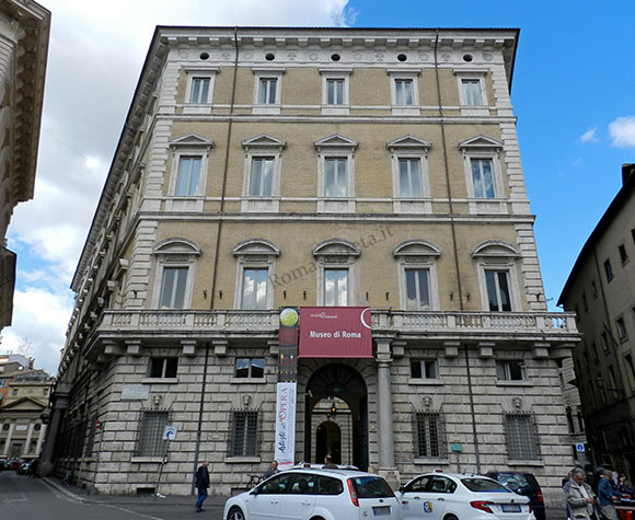 palazzo braschi a piazza di s.pantaleo