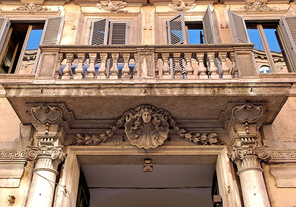 portale di palazzo celsi su corso vittorio emanuele II