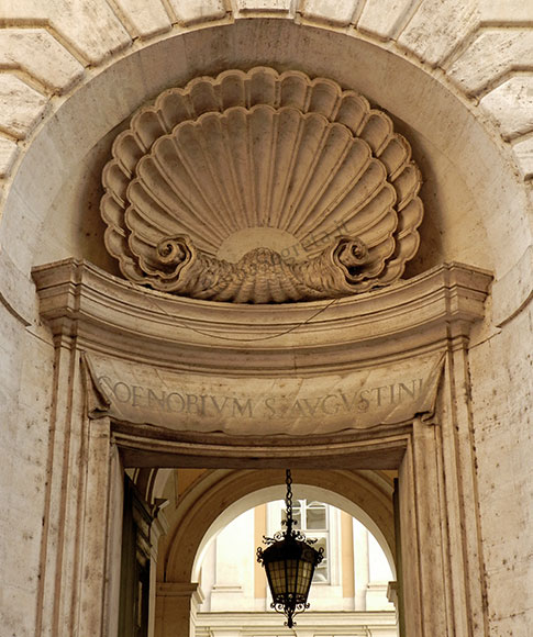 portale a via dei portoghesi