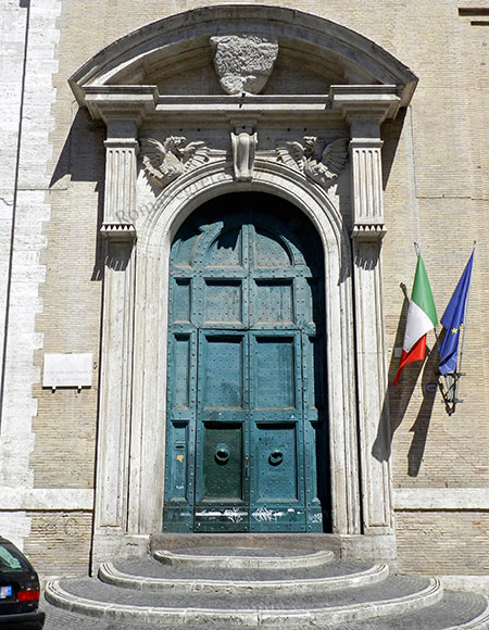 portale del palazzo del collegio romano