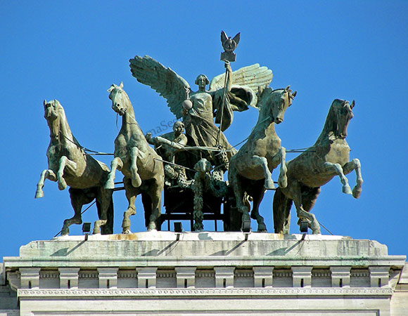 quadriga su palazzo di giustizia