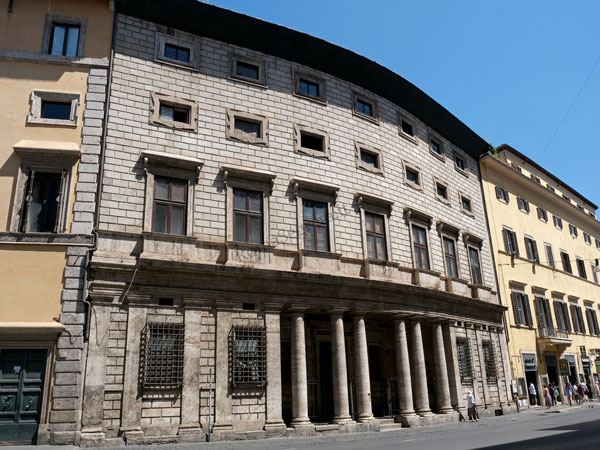 Vedi su Google Maps palazzo massimo alle colonne a corso vittorio emanuele II
