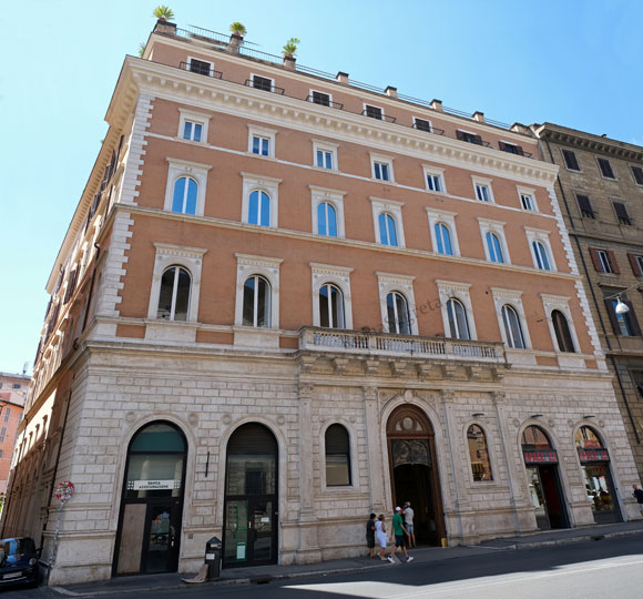 palazzo pichi manfroni a corso vittorio emanuele II