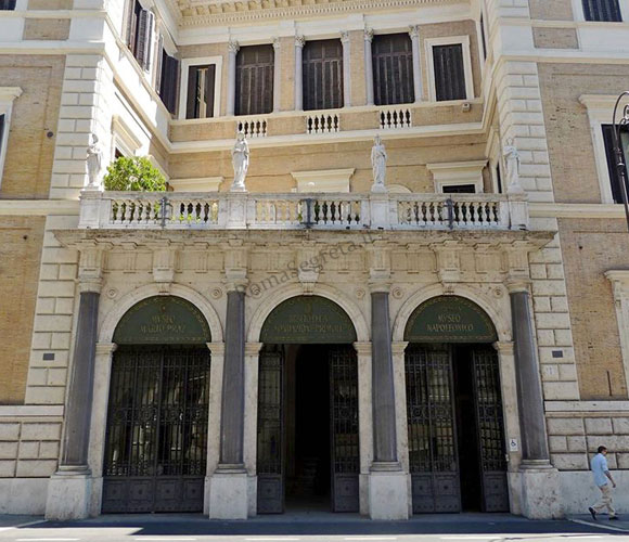 facciata di palazzo primoli su via zanardelli