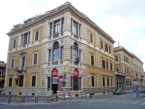 Vedi su Google Maps palazzo primoli