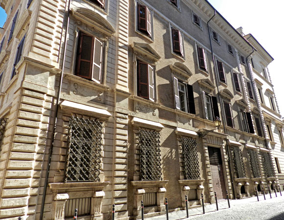 palazzo ruiz a piazza fiammetta