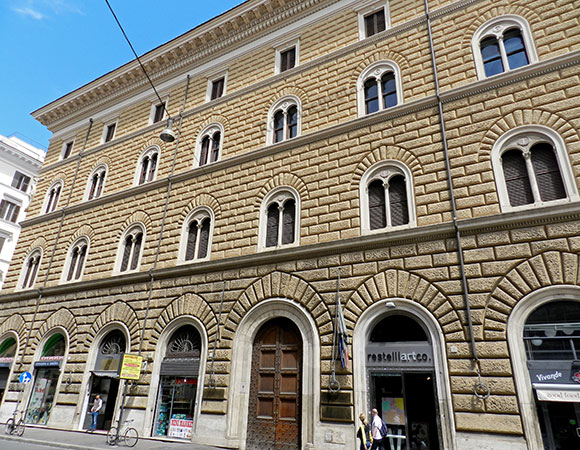 facciata di palazzo simonetti a via vittoria colonna