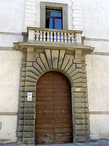 portale di palazzo vecchiarelli