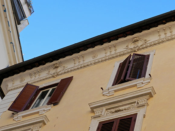 palazzo santiago a piazza dei satiri