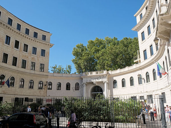 Vedi su Google Maps piazza del ferro di cavallo