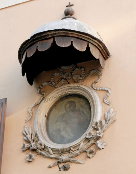 madonnella a piazza del paradiso