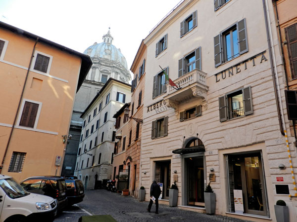 Vedi su Google Maps piazza del paradiso