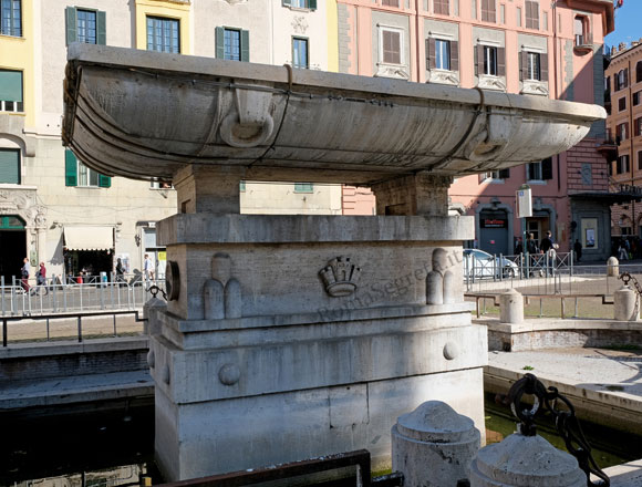 lato della fontana verso il palazzo del viminale