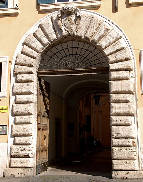 portale di palazzo nobili vitelleschi
