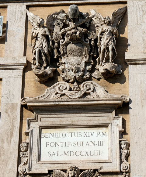 stemma e lapide di benedetto XIV