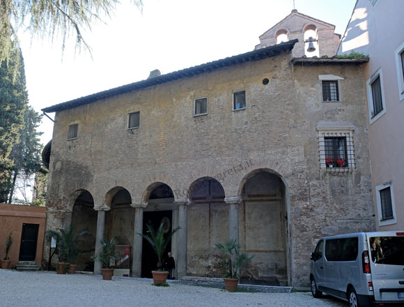 portico d'ingresso di s.stefano rotondo