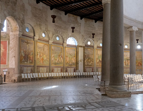 ambulacro con scene affrescate