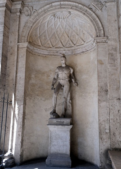 statua a palazzo massimo alle colonne
